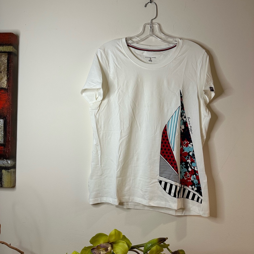 T87- Tommy Hilfiger Red and White Graphic Tee Short Sleeve